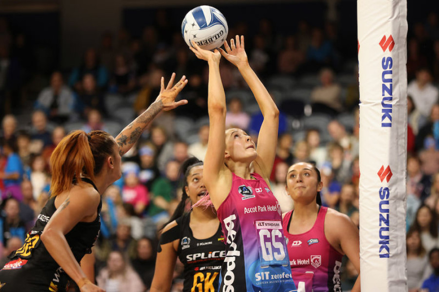 Steel snatch last gasp thriller over Magic